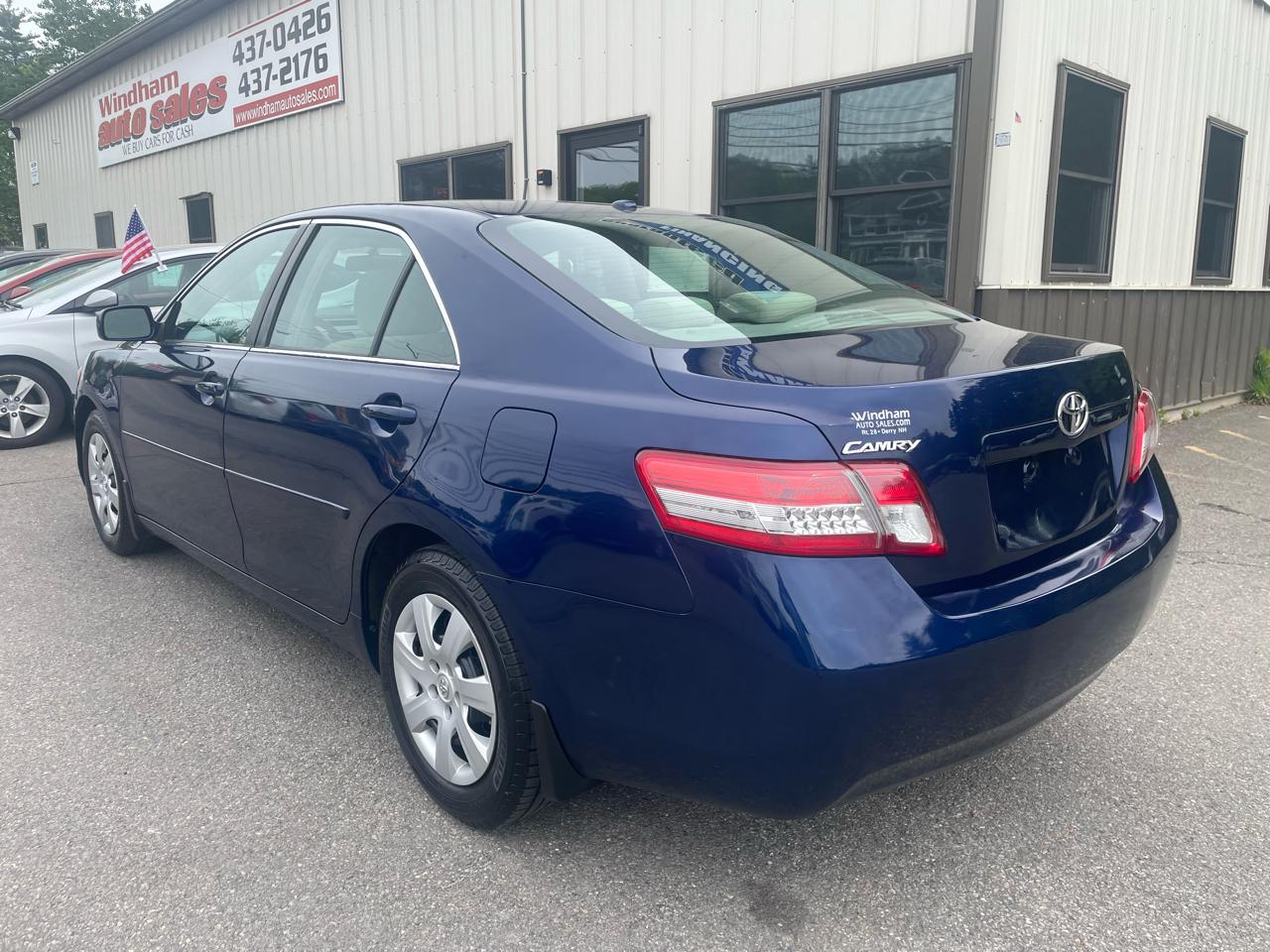 Toyota Camry Base 6-Spd MT 2011