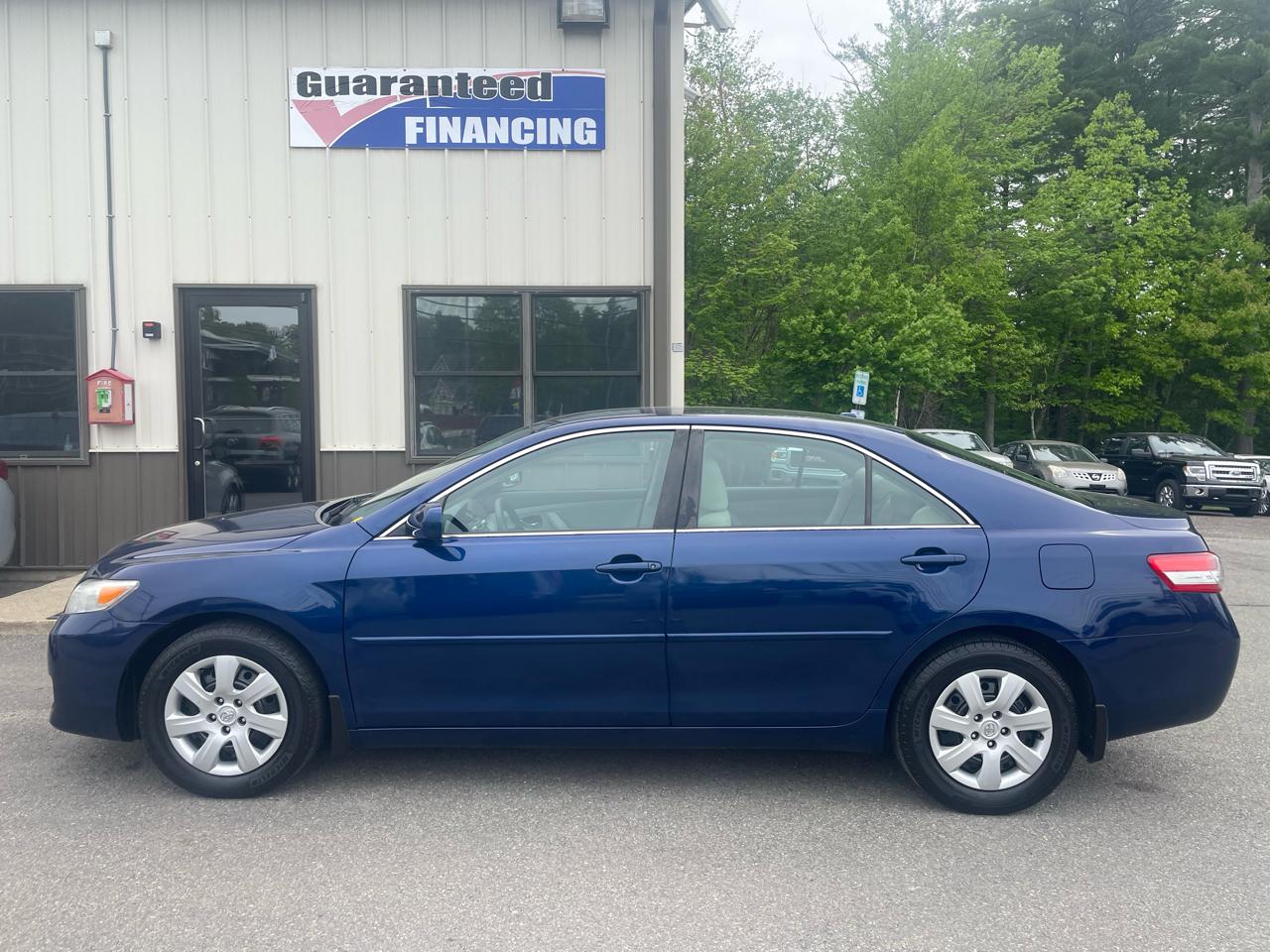 Toyota Camry Base 6-Spd MT 2011