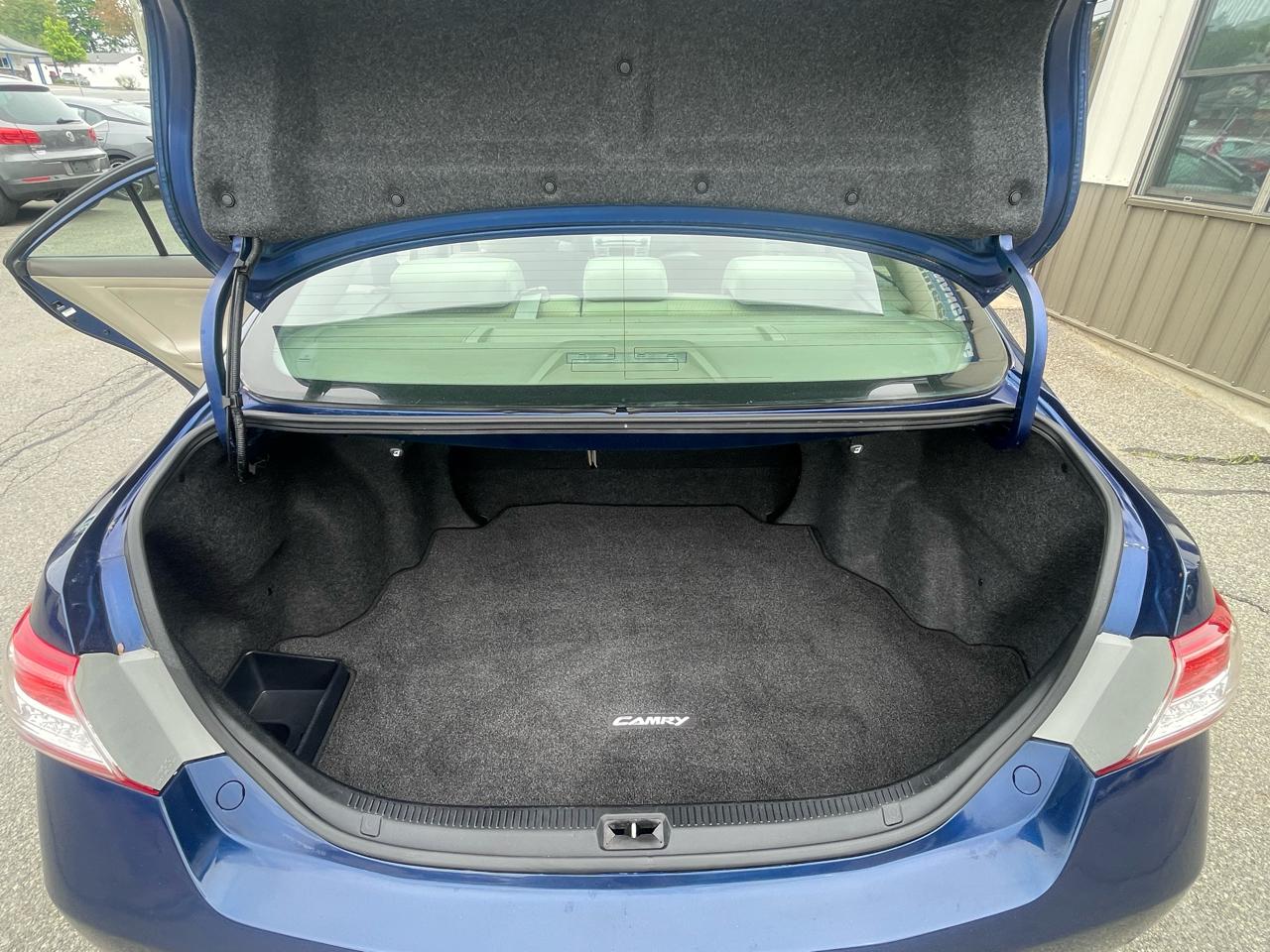 Toyota Camry Base 6-Spd MT 2011