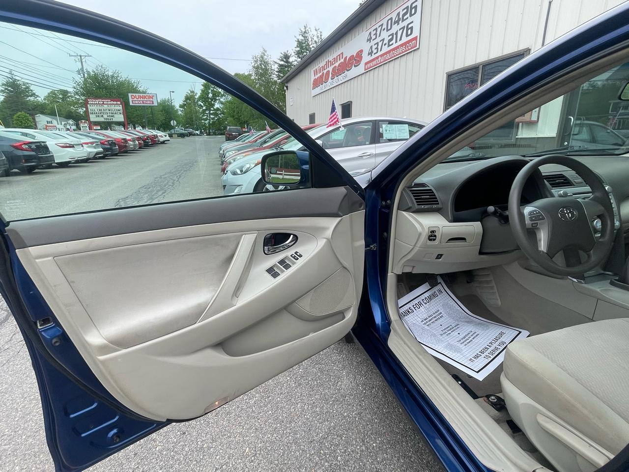 Toyota Camry Base 6-Spd MT 2011