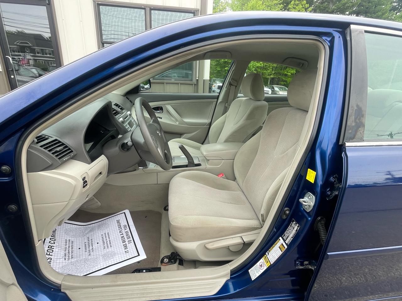 Toyota Camry Base 6-Spd MT 2011
