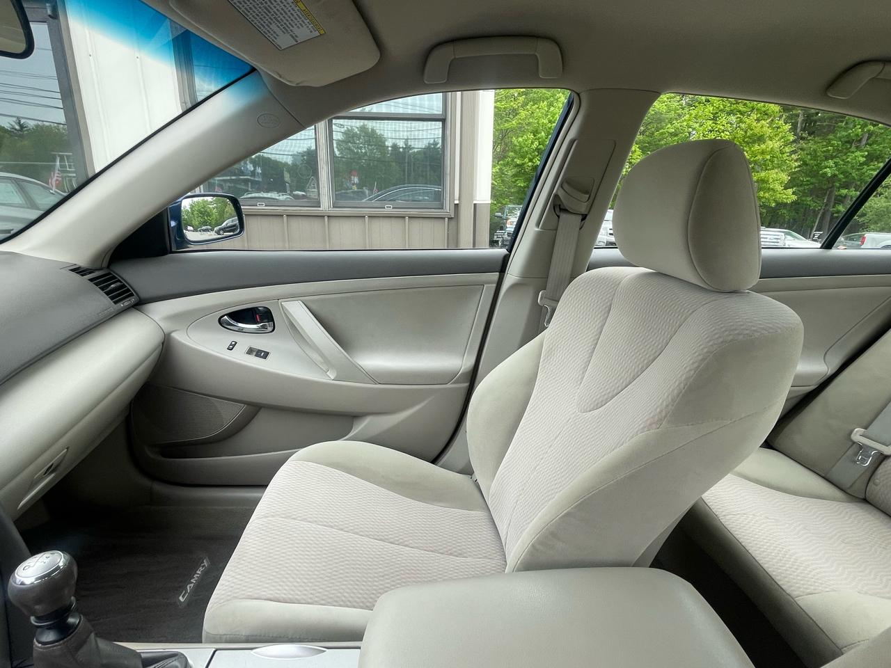 Toyota Camry Base 6-Spd MT 2011