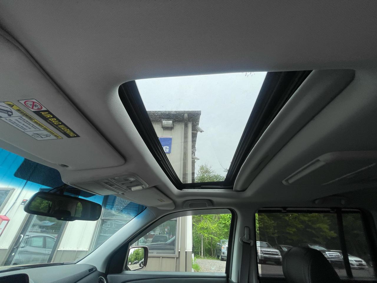 Honda Pilot 4WD 4dr Touring w/RES & Navi 2012