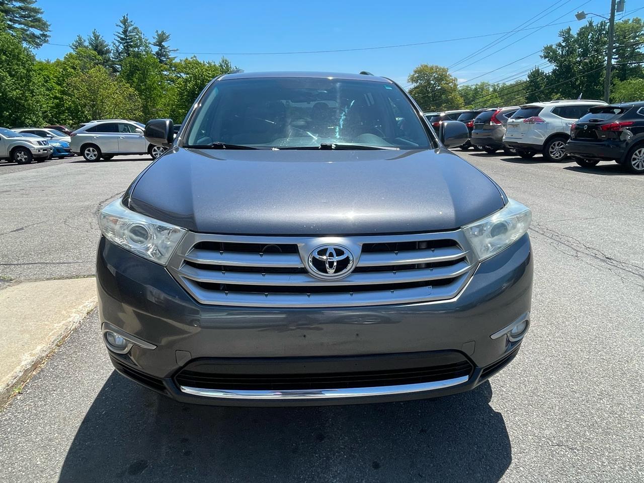 Toyota Highlander 4WD 4dr V6 Base (Natl) 2011