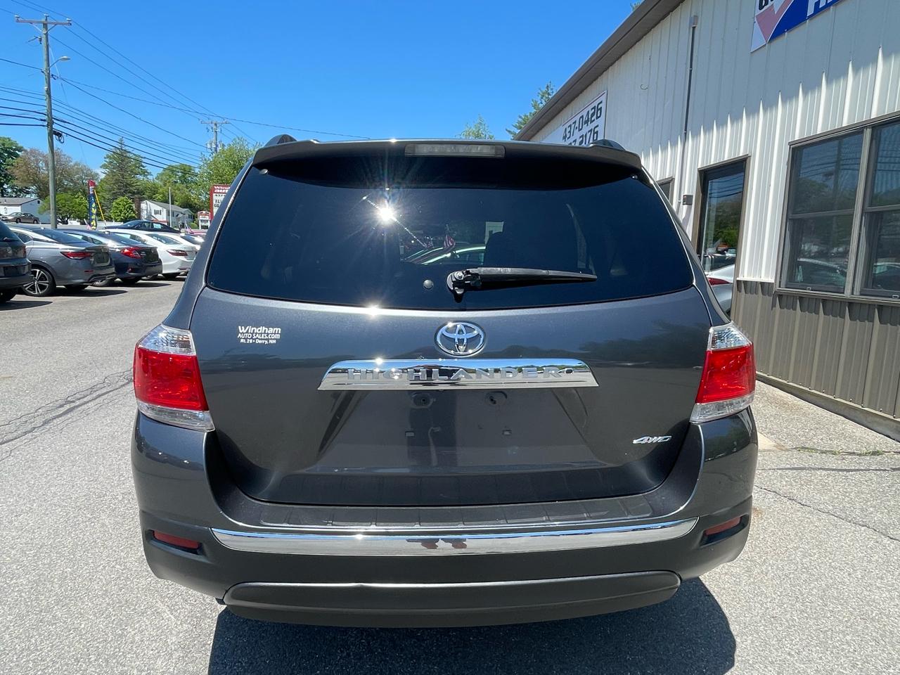 Toyota Highlander 4WD 4dr V6 Base (Natl) 2011