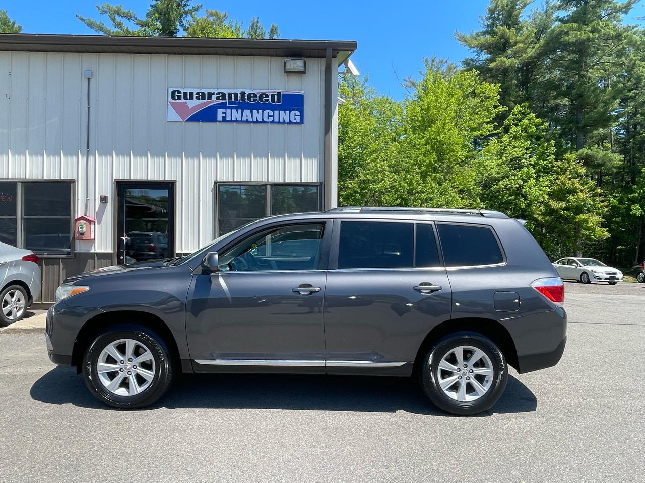 Toyota Highlander 4WD 4dr V6 Base (Natl) 2011