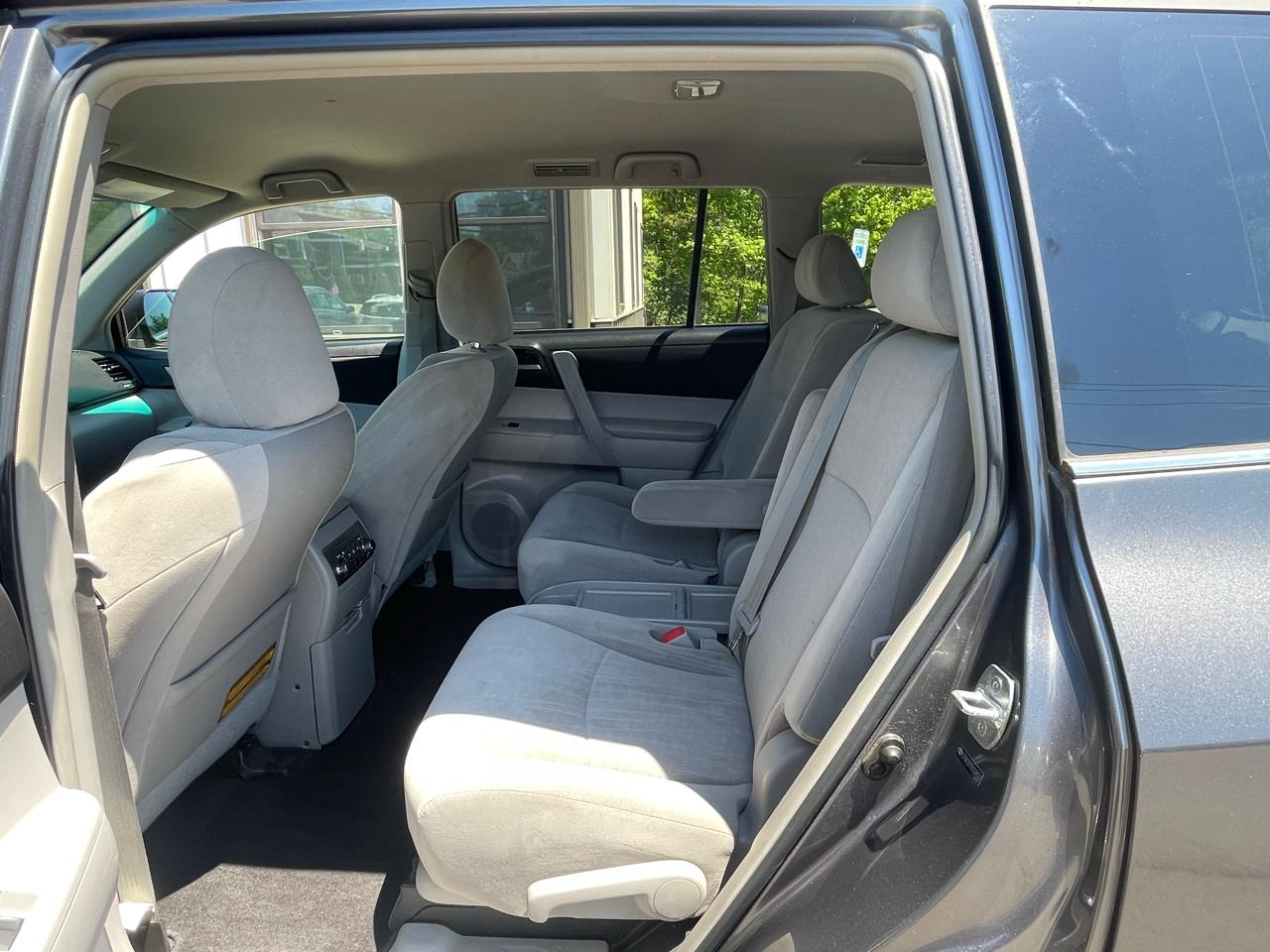 Toyota Highlander 4WD 4dr V6 Base (Natl) 2011