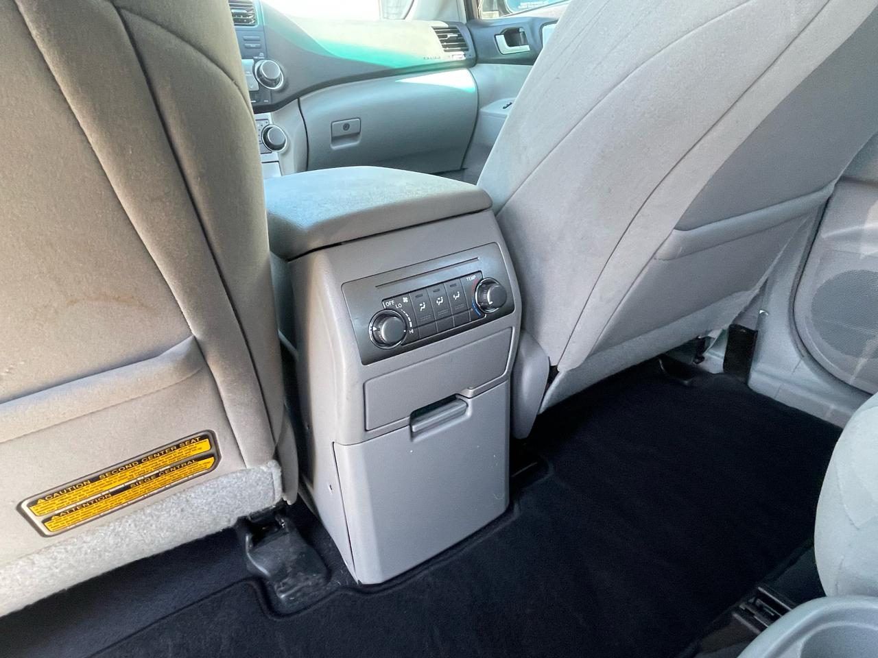 Toyota Highlander 4WD 4dr V6 Base (Natl) 2011