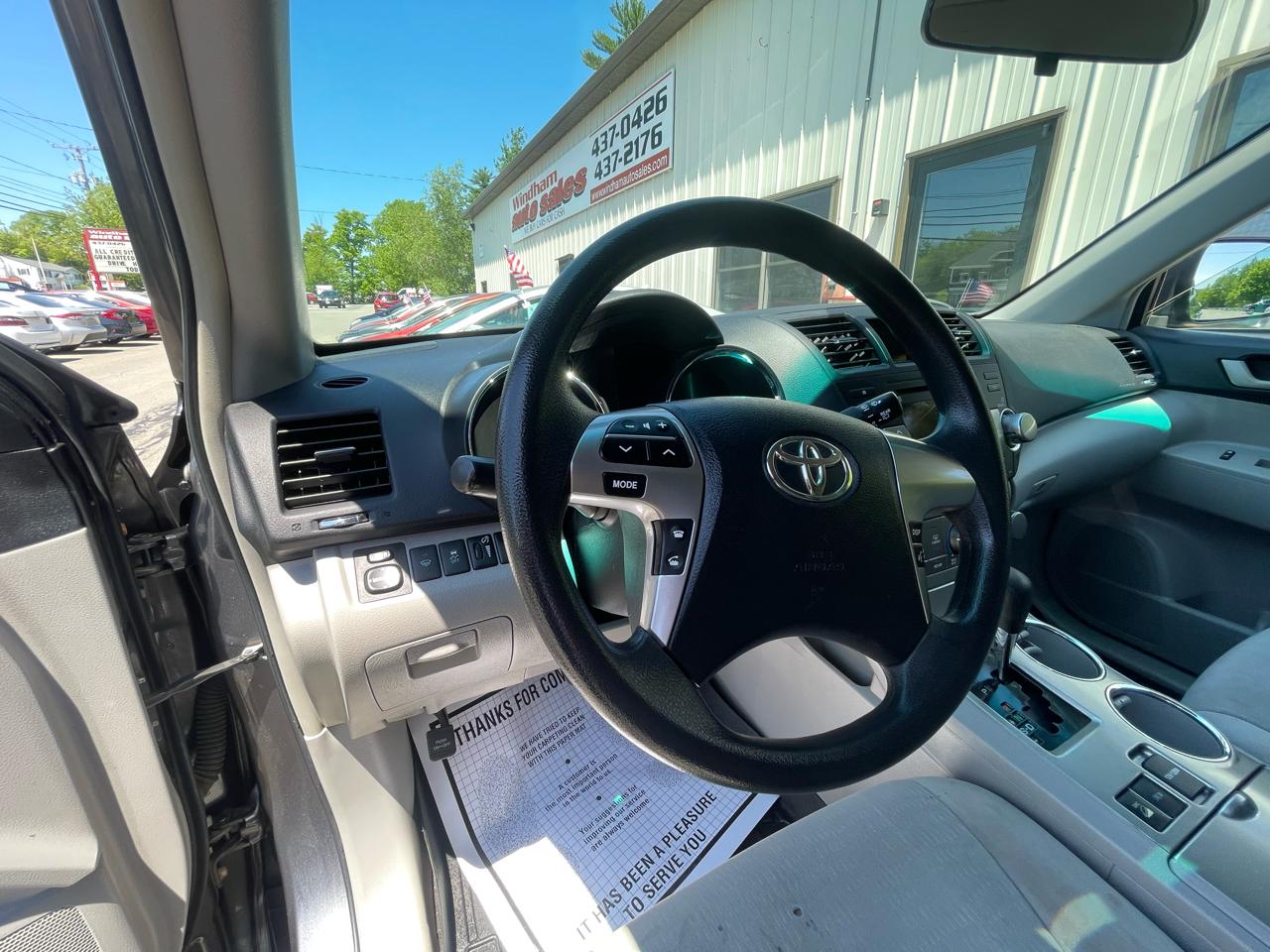 Toyota Highlander 4WD 4dr V6 Base (Natl) 2011