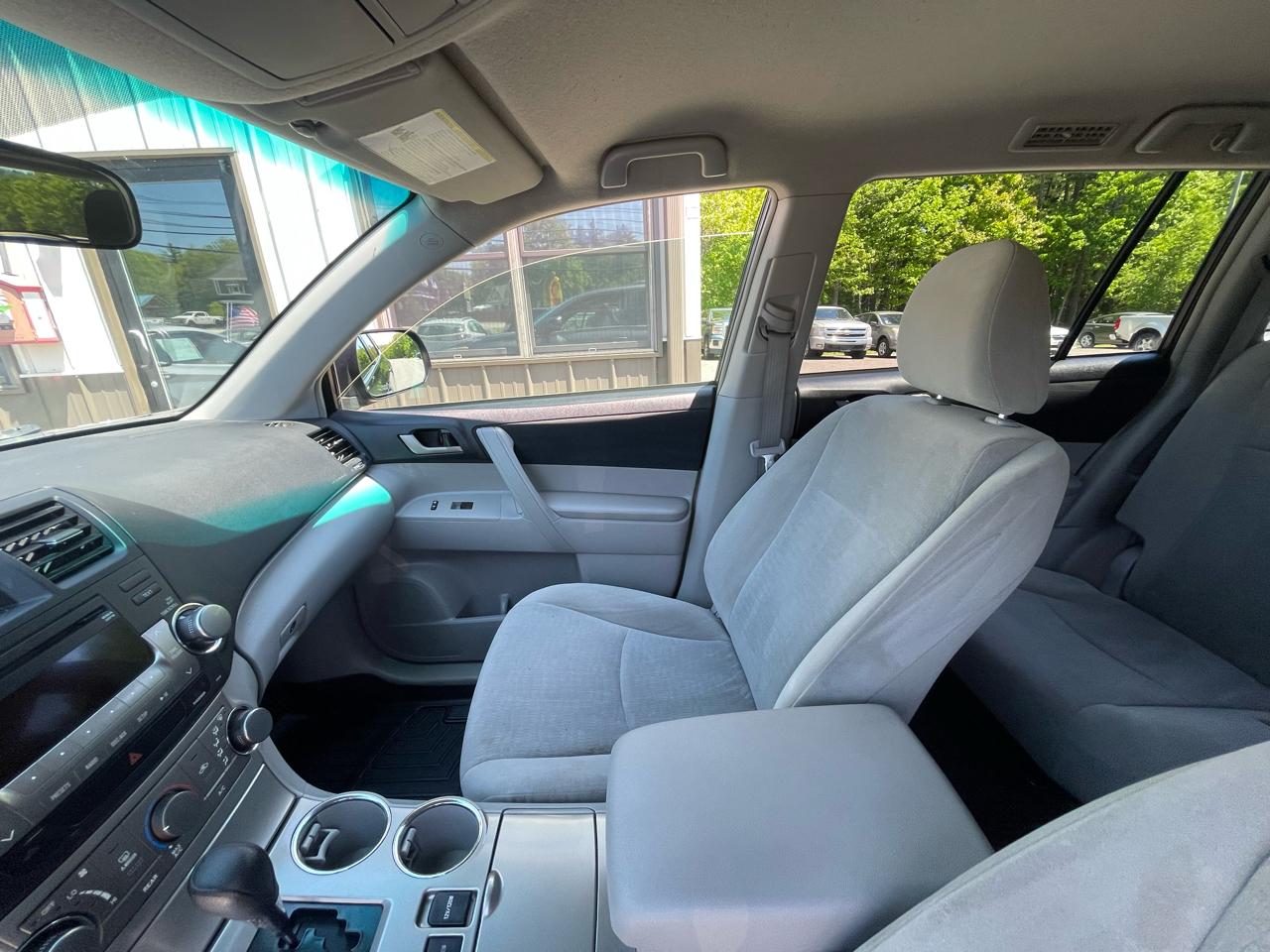 Toyota Highlander 4WD 4dr V6 Base (Natl) 2011