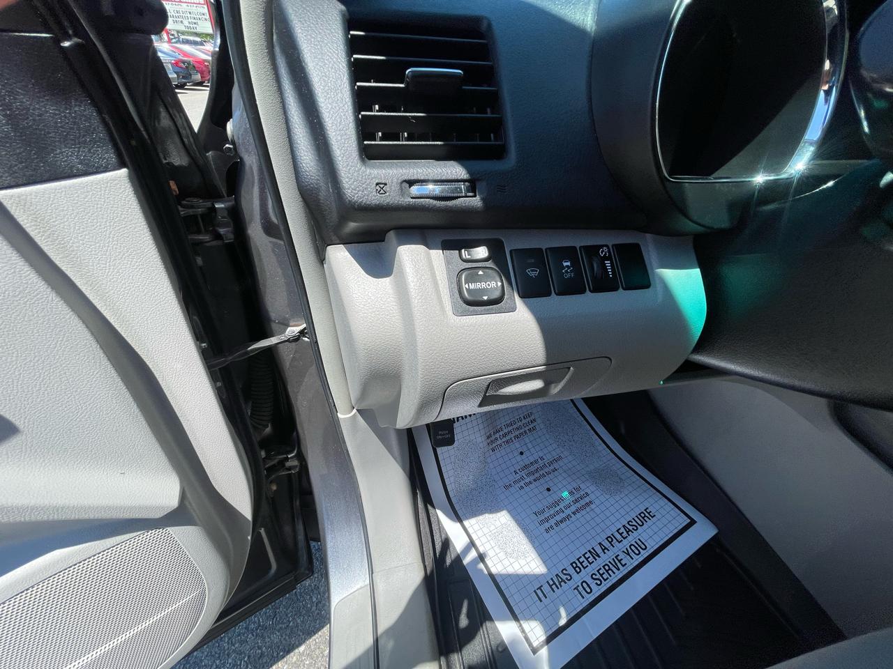 Toyota Highlander 4WD 4dr V6 Base (Natl) 2011