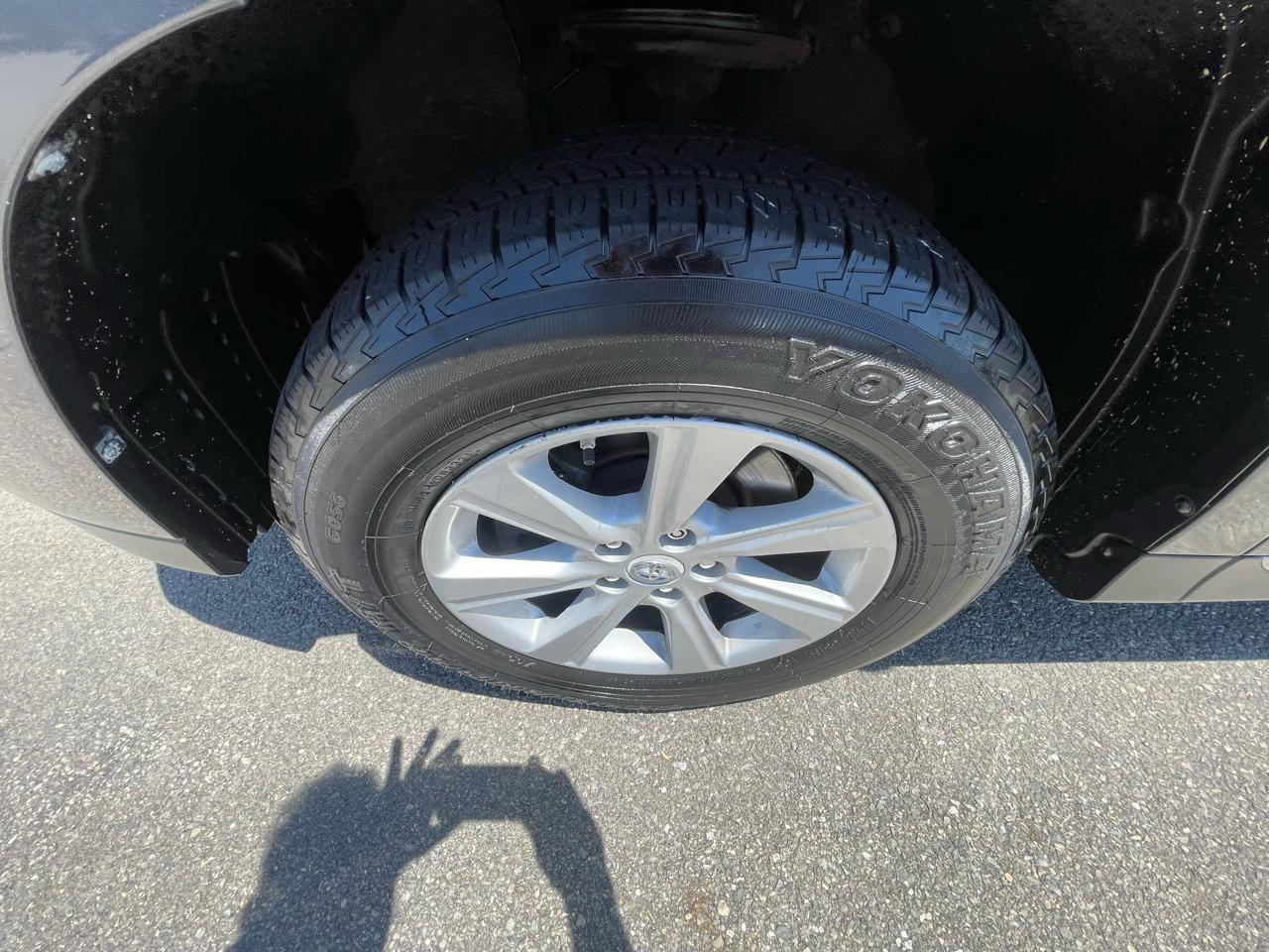 Toyota Highlander 4WD 4dr V6 Base (Natl) 2011