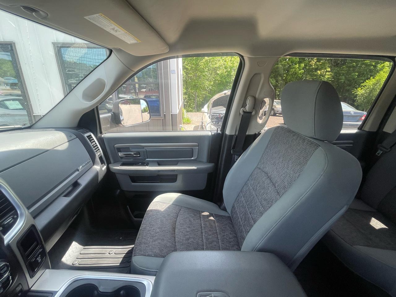 RAM 1500 4WD Crew Cab 140.5" Big Horn 2016