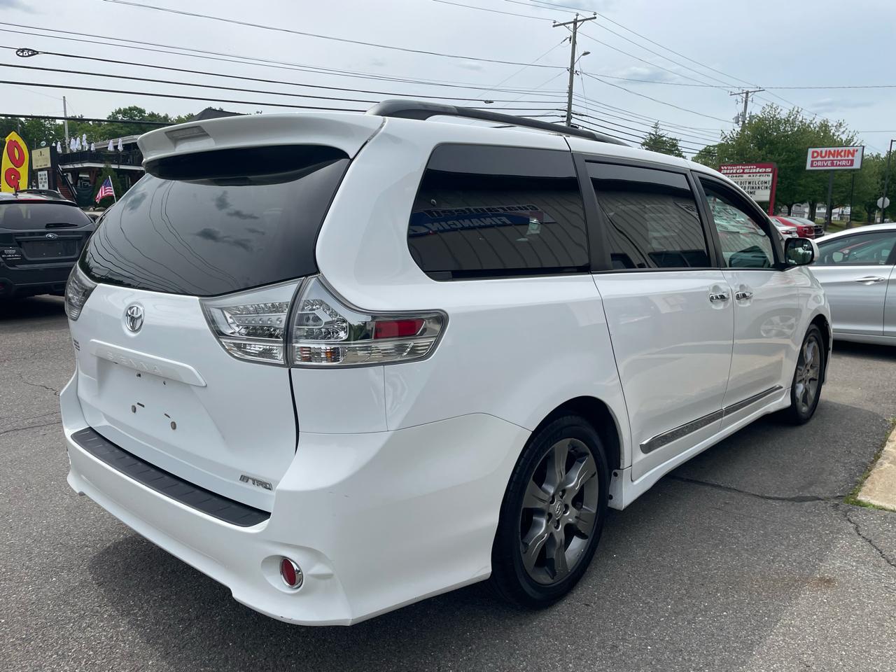 Toyota Sienna 5dr 8-Pass Van SE FWD (Natl) 2015
