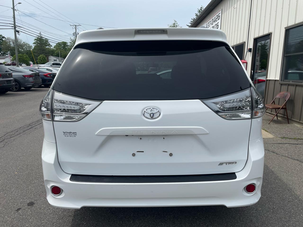 Toyota Sienna 5dr 8-Pass Van SE FWD (Natl) 2015