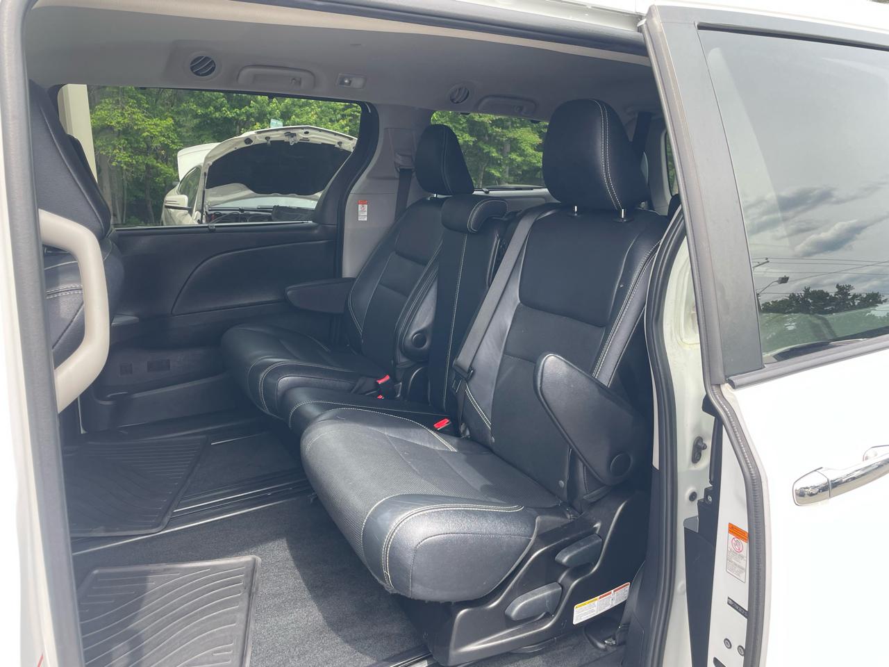Toyota Sienna 5dr 8-Pass Van SE FWD (Natl) 2015