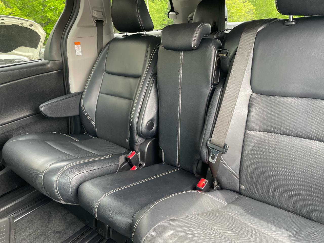 Toyota Sienna 5dr 8-Pass Van SE FWD (Natl) 2015