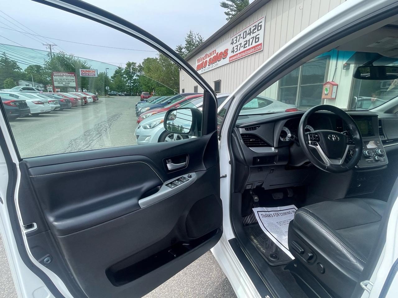 Toyota Sienna 5dr 8-Pass Van SE FWD (Natl) 2015