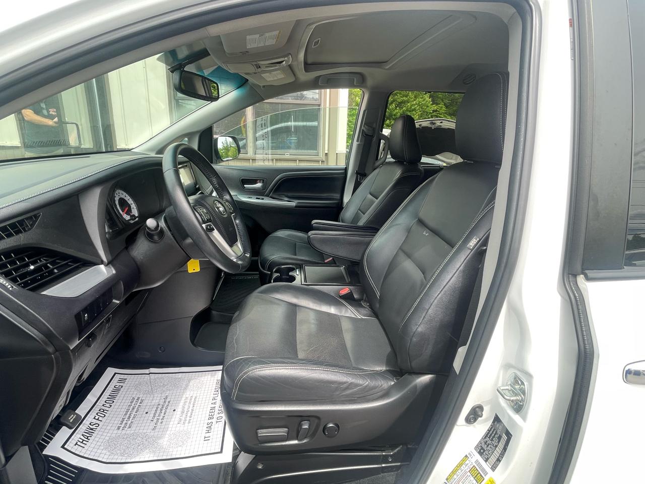 Toyota Sienna 5dr 8-Pass Van SE FWD (Natl) 2015