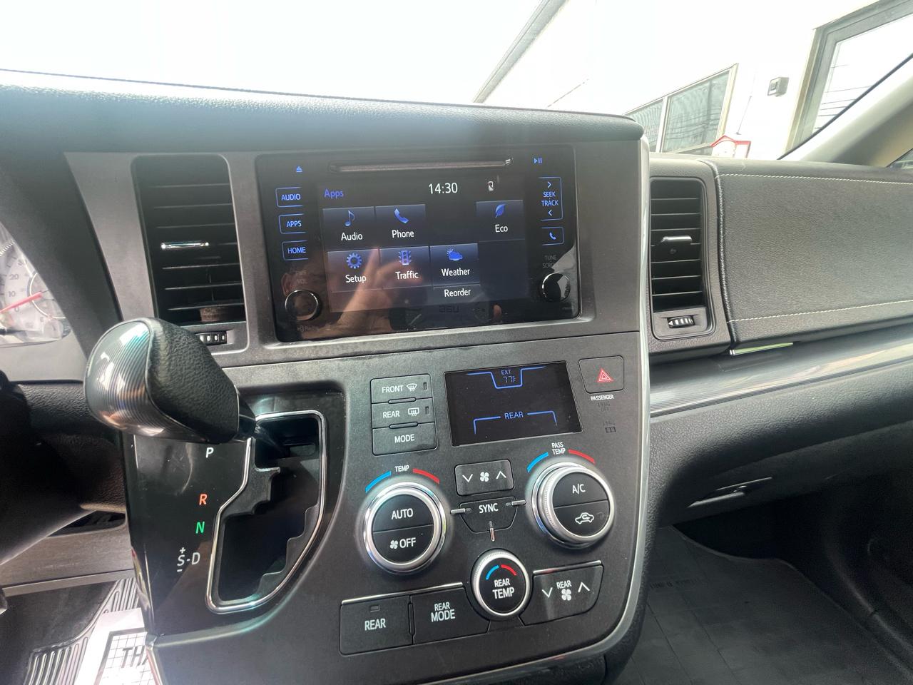 Toyota Sienna 5dr 8-Pass Van SE FWD (Natl) 2015