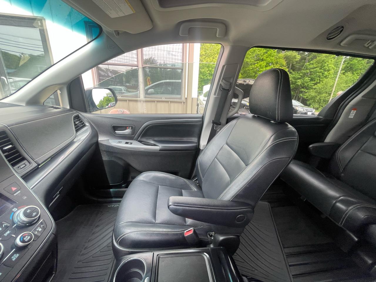 Toyota Sienna 5dr 8-Pass Van SE FWD (Natl) 2015