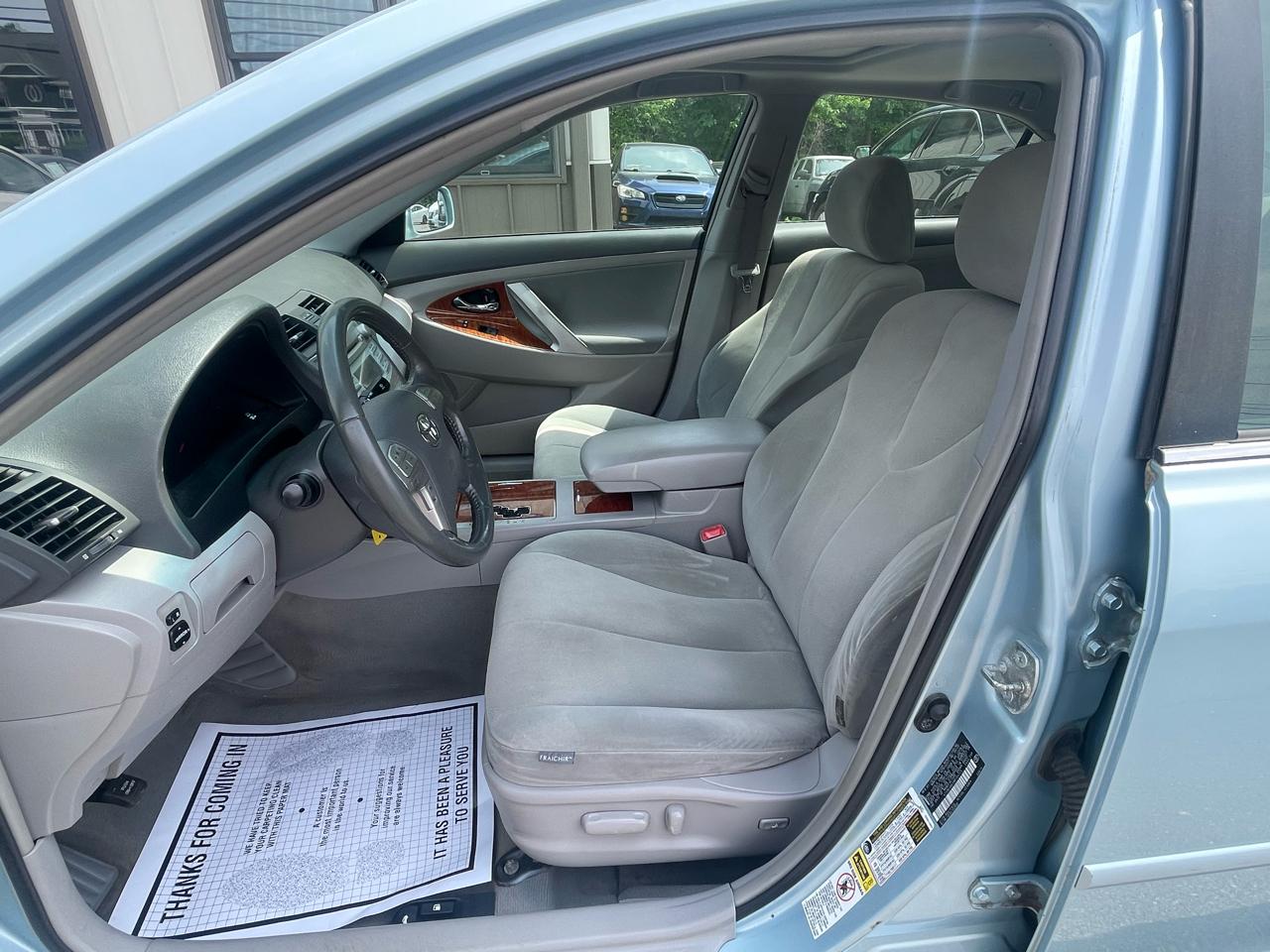 Toyota Camry 4dr Sdn I4 Auto XLE (Natl) 2009