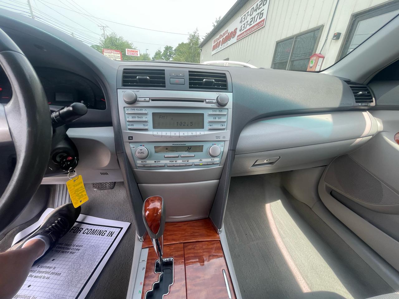 Toyota Camry 4dr Sdn I4 Auto XLE (Natl) 2009