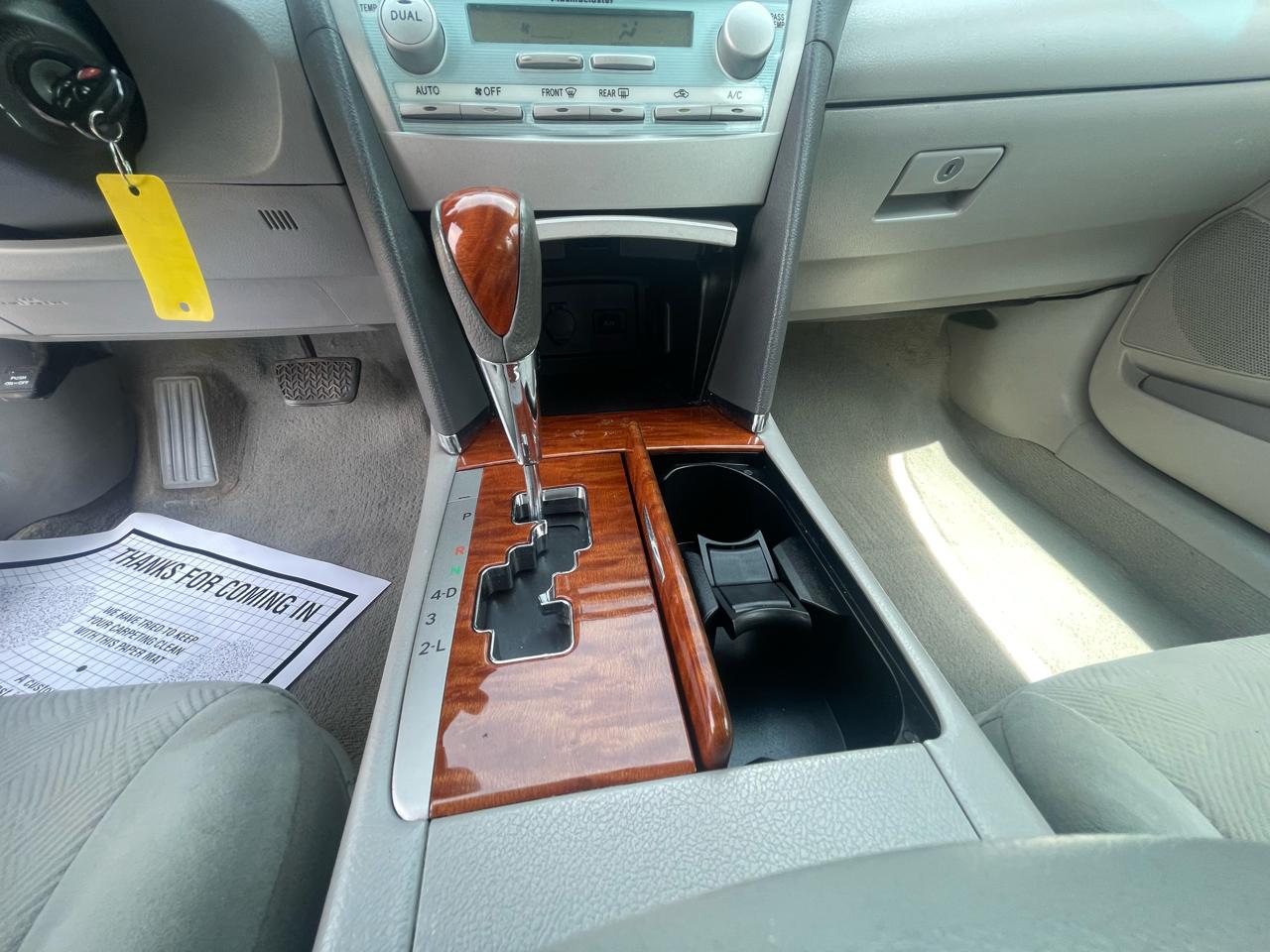 Toyota Camry 4dr Sdn I4 Auto XLE (Natl) 2009
