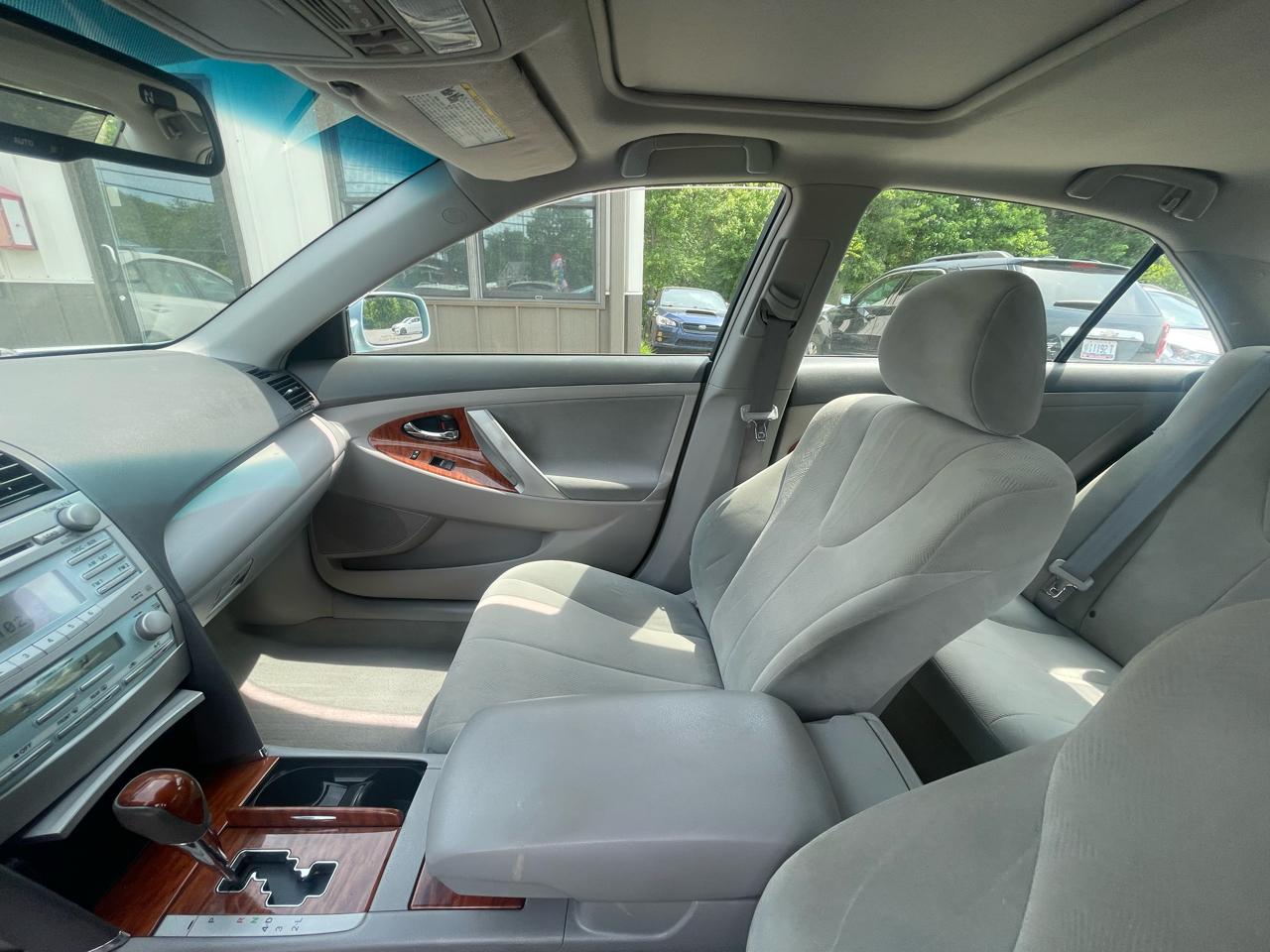Toyota Camry 4dr Sdn I4 Auto XLE (Natl) 2009