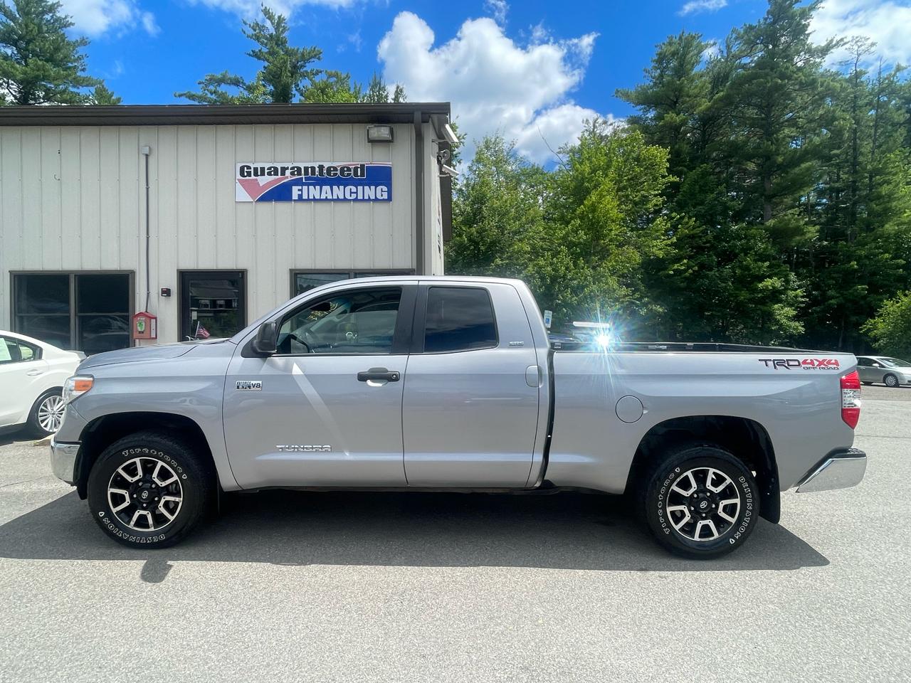 Toyota Tundra 4WD SR Double Cab 6.5' Bed 5.7L (Natl) 2017
