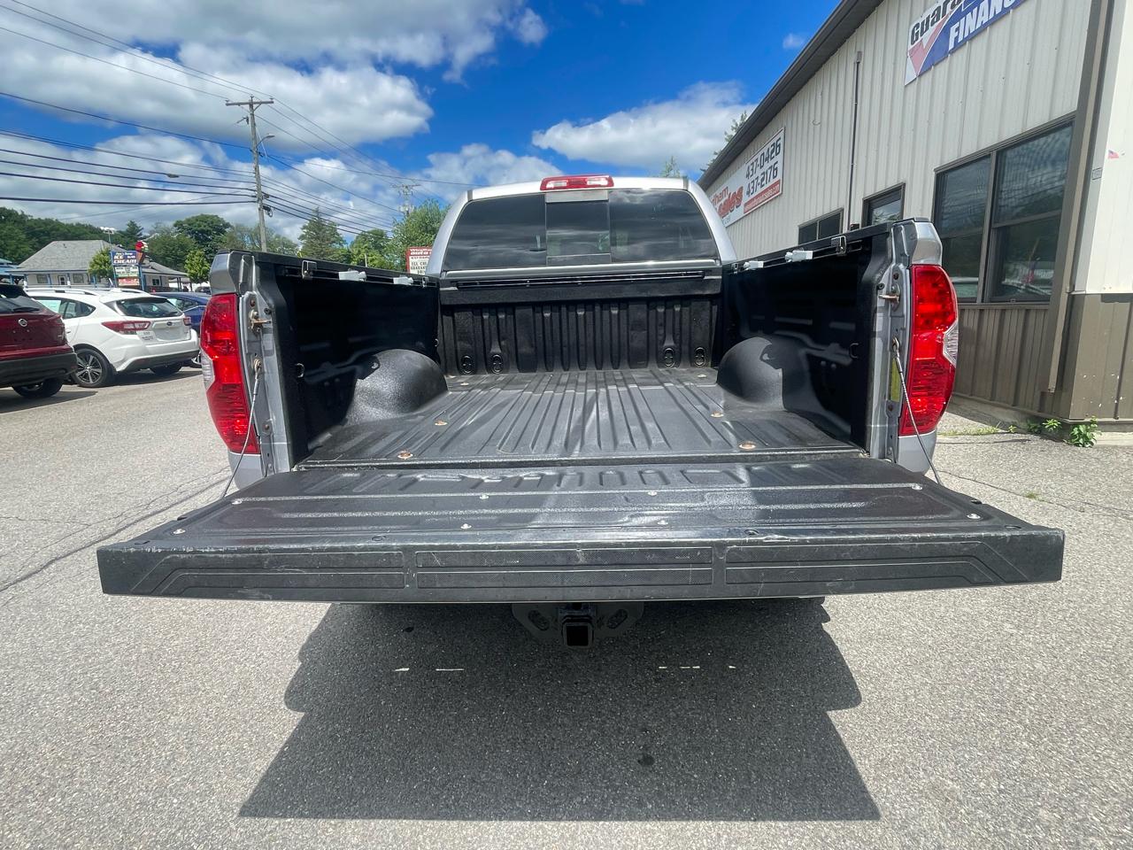 Toyota Tundra 4WD SR Double Cab 6.5' Bed 5.7L (Natl) 2017