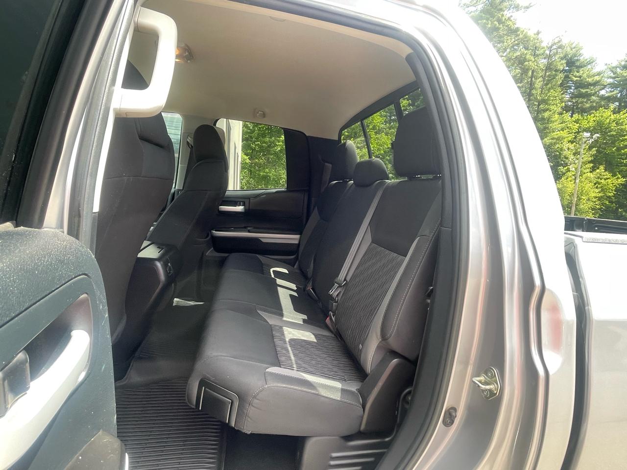 Toyota Tundra 4WD SR Double Cab 6.5' Bed 5.7L (Natl) 2017