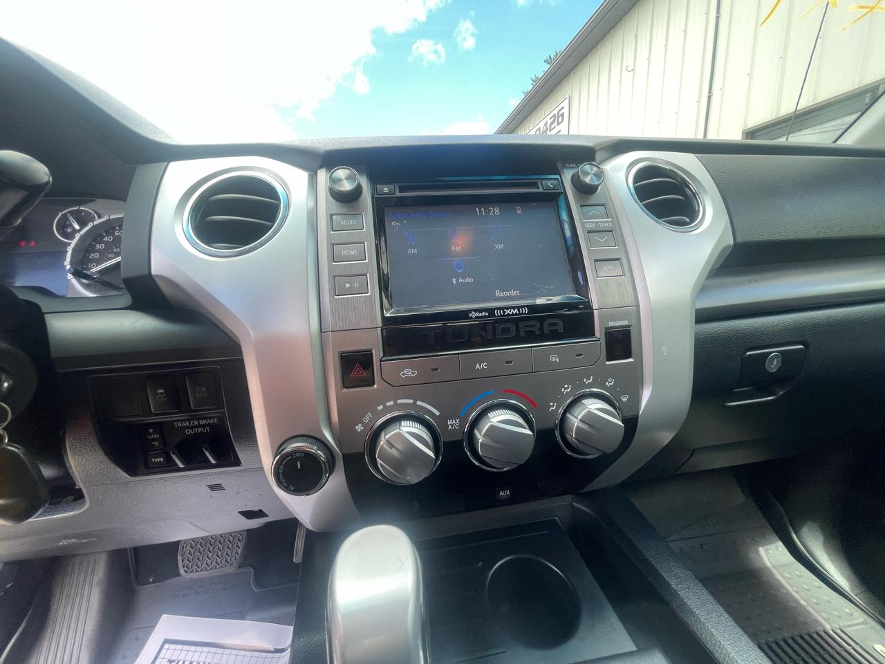 Toyota Tundra 4WD SR Double Cab 6.5' Bed 5.7L (Natl) 2017