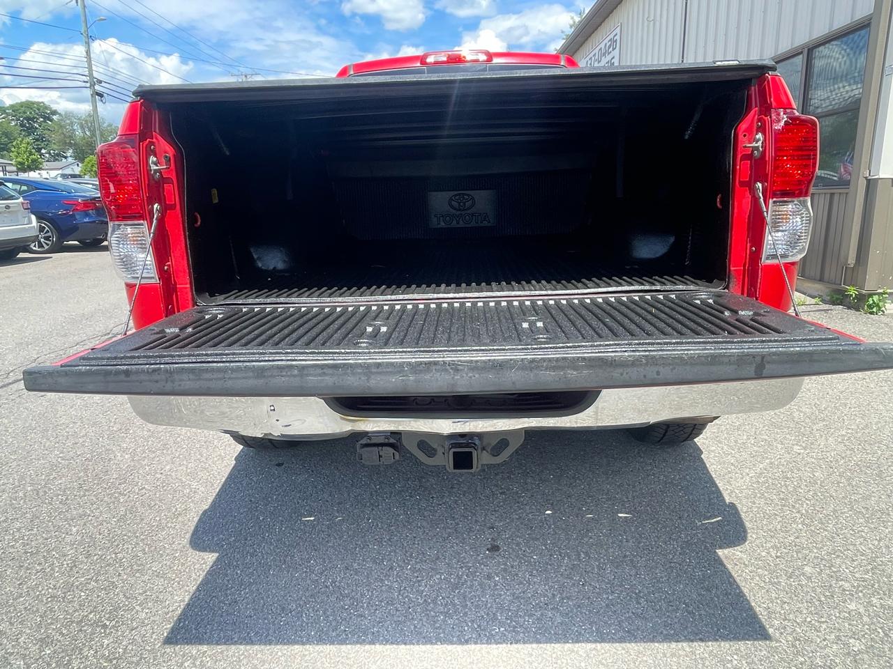 Toyota Tundra 4WD Truck Dbl 4.6L V8 6-Spd AT (Natl) 2010