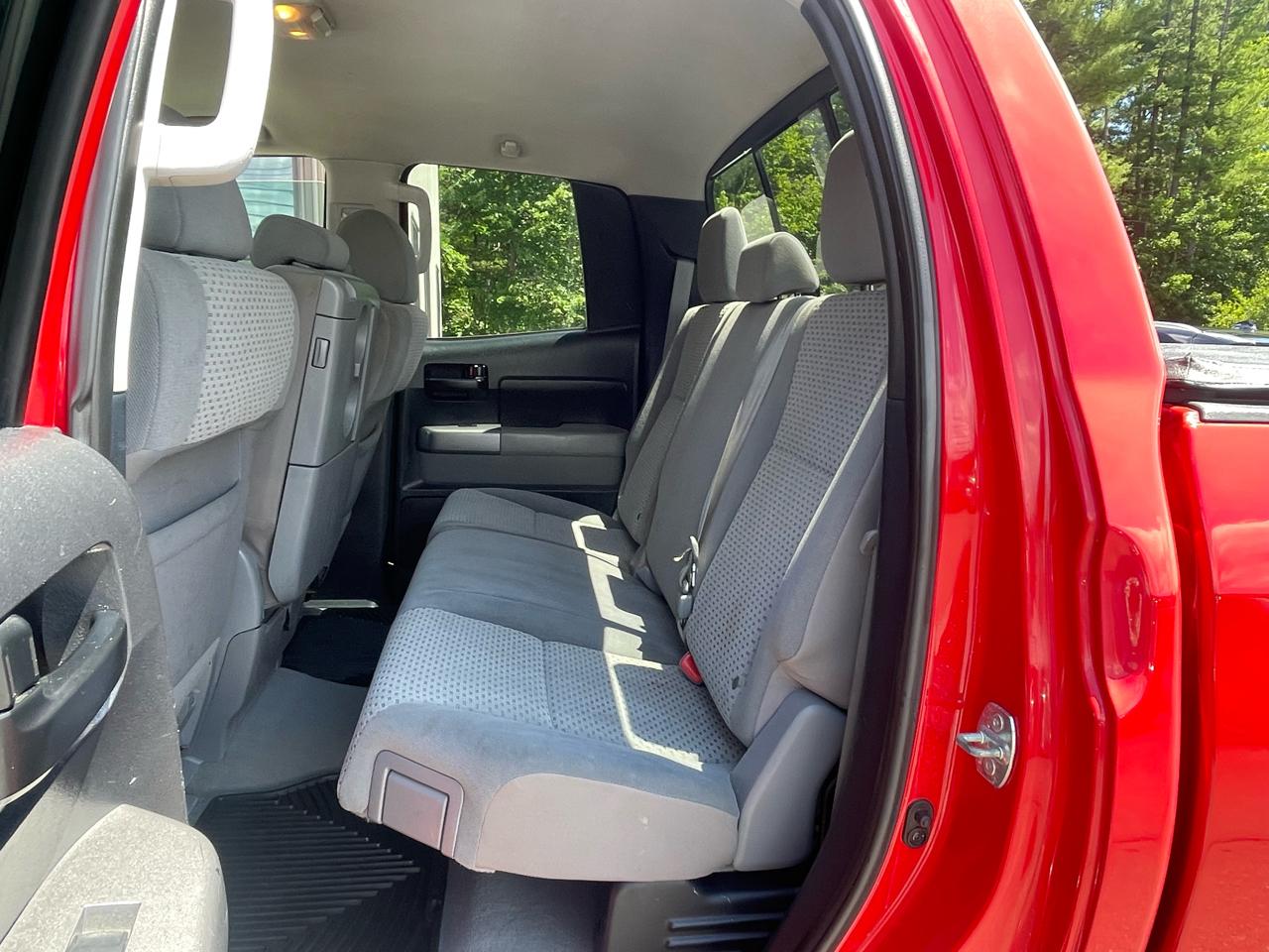 Toyota Tundra 4WD Truck Dbl 4.6L V8 6-Spd AT (Natl) 2010