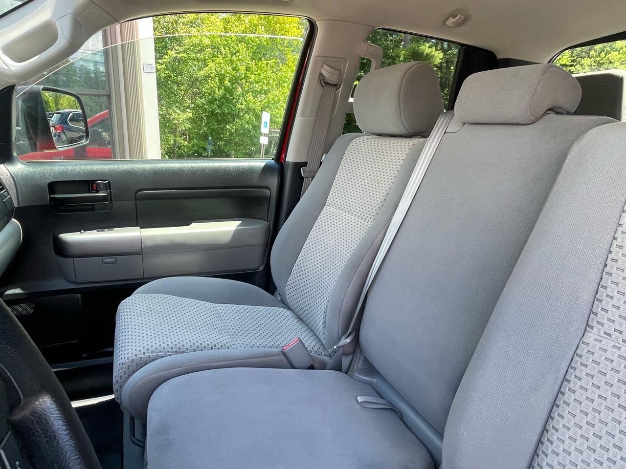 Toyota Tundra 4WD Truck Dbl 4.6L V8 6-Spd AT (Natl) 2010