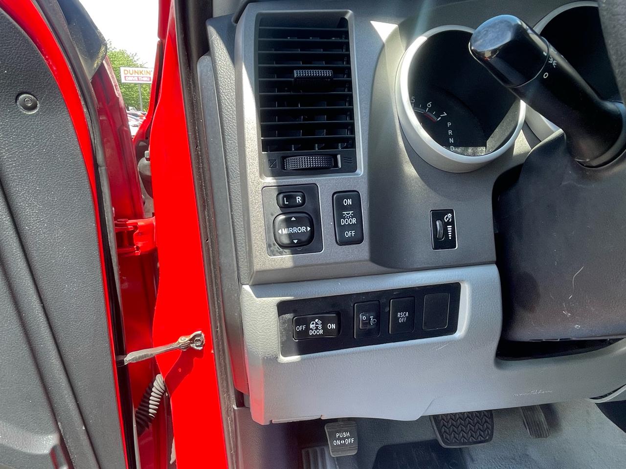 Toyota Tundra 4WD Truck Dbl 4.6L V8 6-Spd AT (Natl) 2010