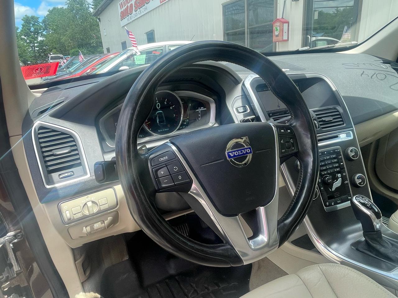 Volvo XC60 AWD 4dr 3.0L R-Design Premier Plus 2014