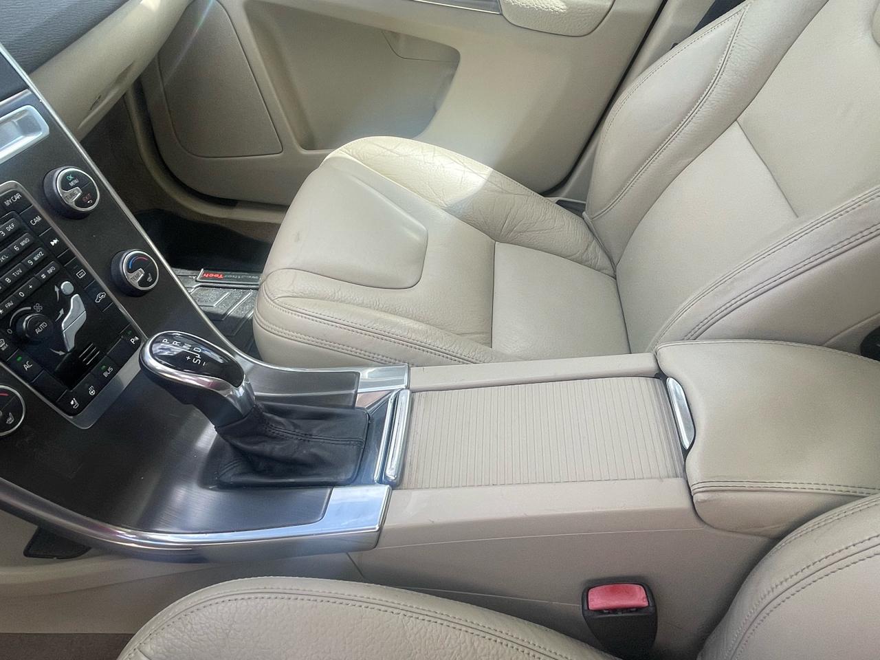 Volvo XC60 AWD 4dr 3.0L R-Design Premier Plus 2014
