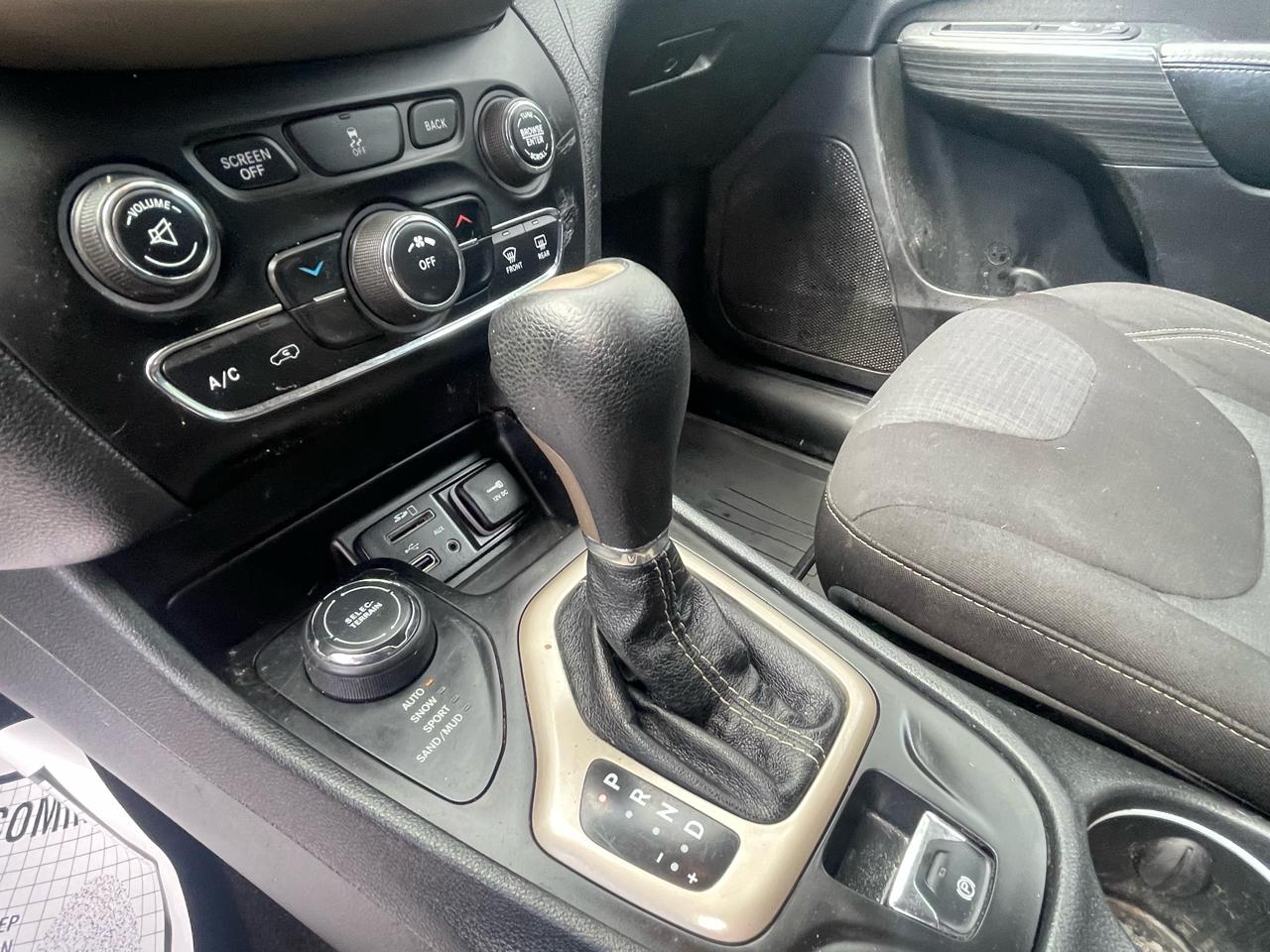 Jeep Cherokee 4WD 4dr Latitude 2015