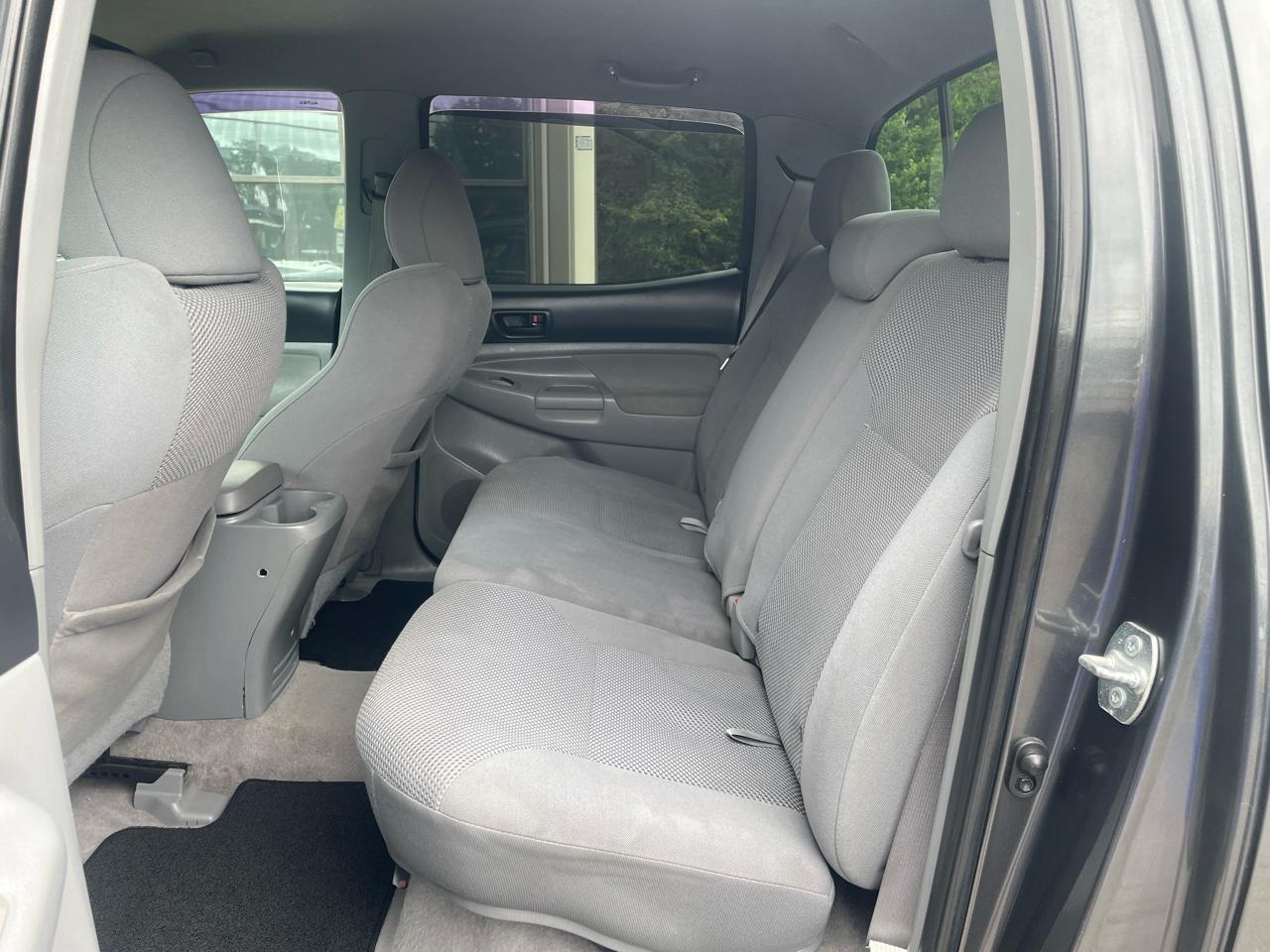 Toyota Tacoma 4WD Double Cab V6 AT (Natl) 2009