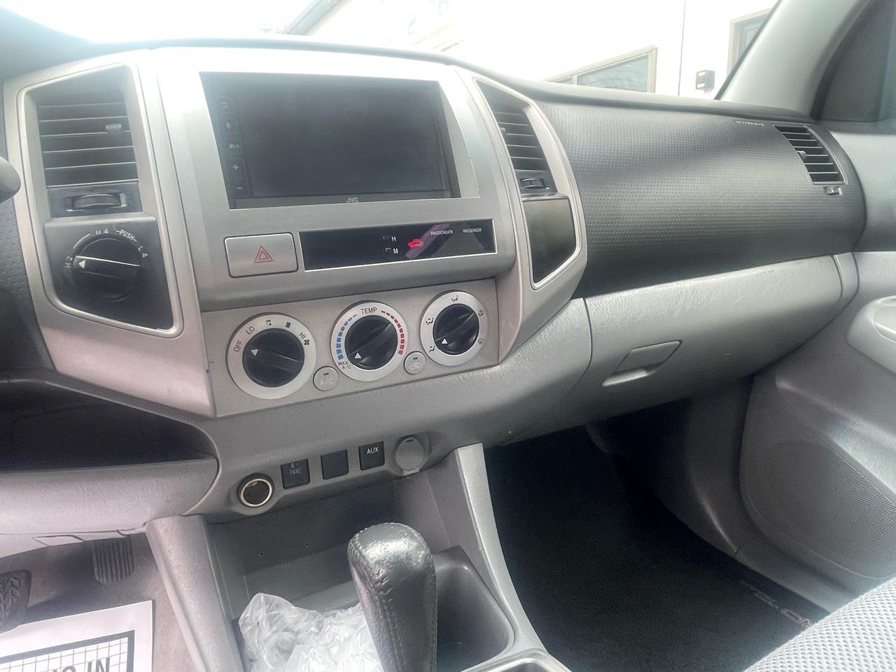 Toyota Tacoma 4WD Double Cab V6 AT (Natl) 2009