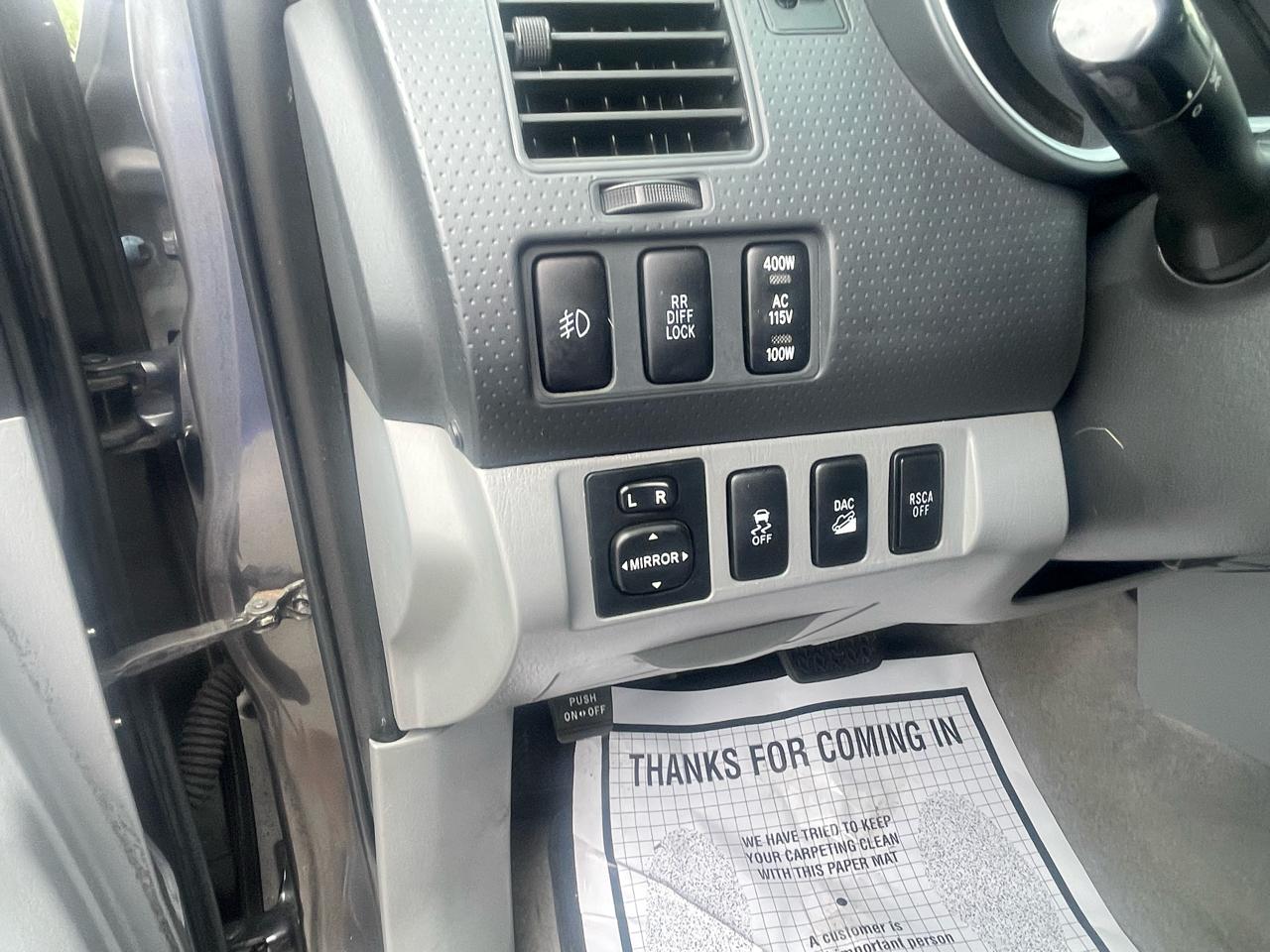Toyota Tacoma 4WD Double Cab V6 AT (Natl) 2009