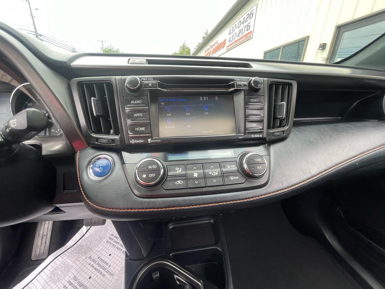 Toyota RAV4 Hybrid SE AWD (Natl) 2017