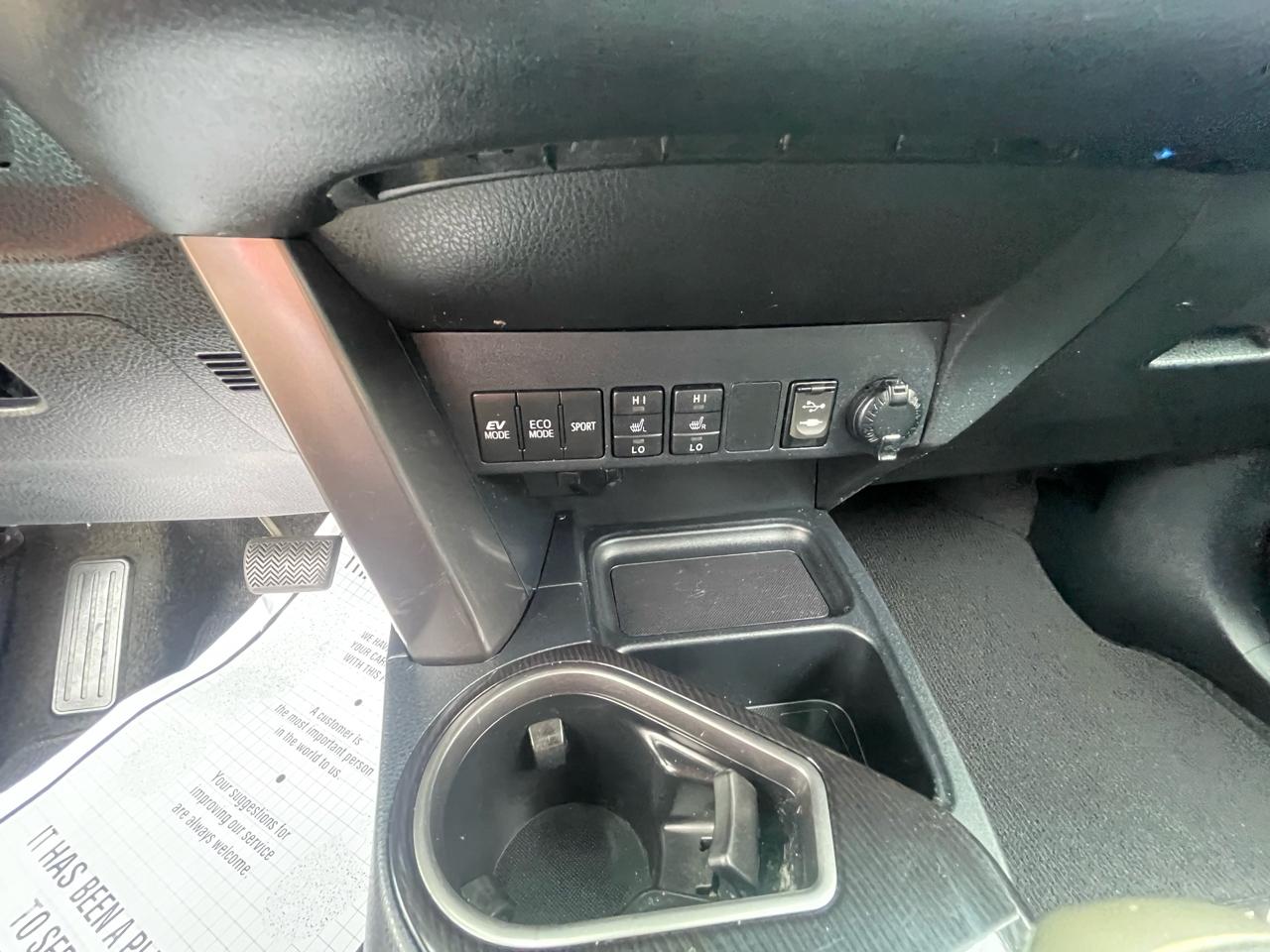 Toyota RAV4 Hybrid SE AWD (Natl) 2017