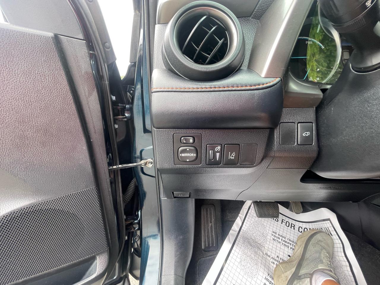 Toyota RAV4 Hybrid SE AWD (Natl) 2017