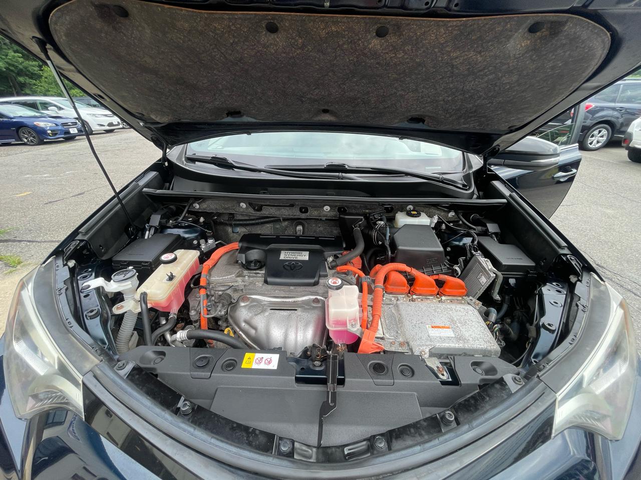 Toyota RAV4 Hybrid SE AWD (Natl) 2017