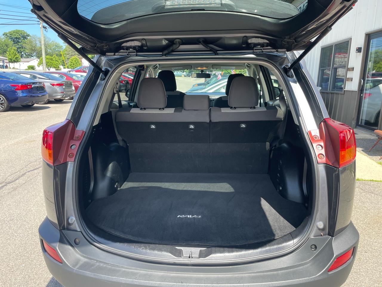 Toyota RAV4 AWD 4dr LE (Natl) 2013