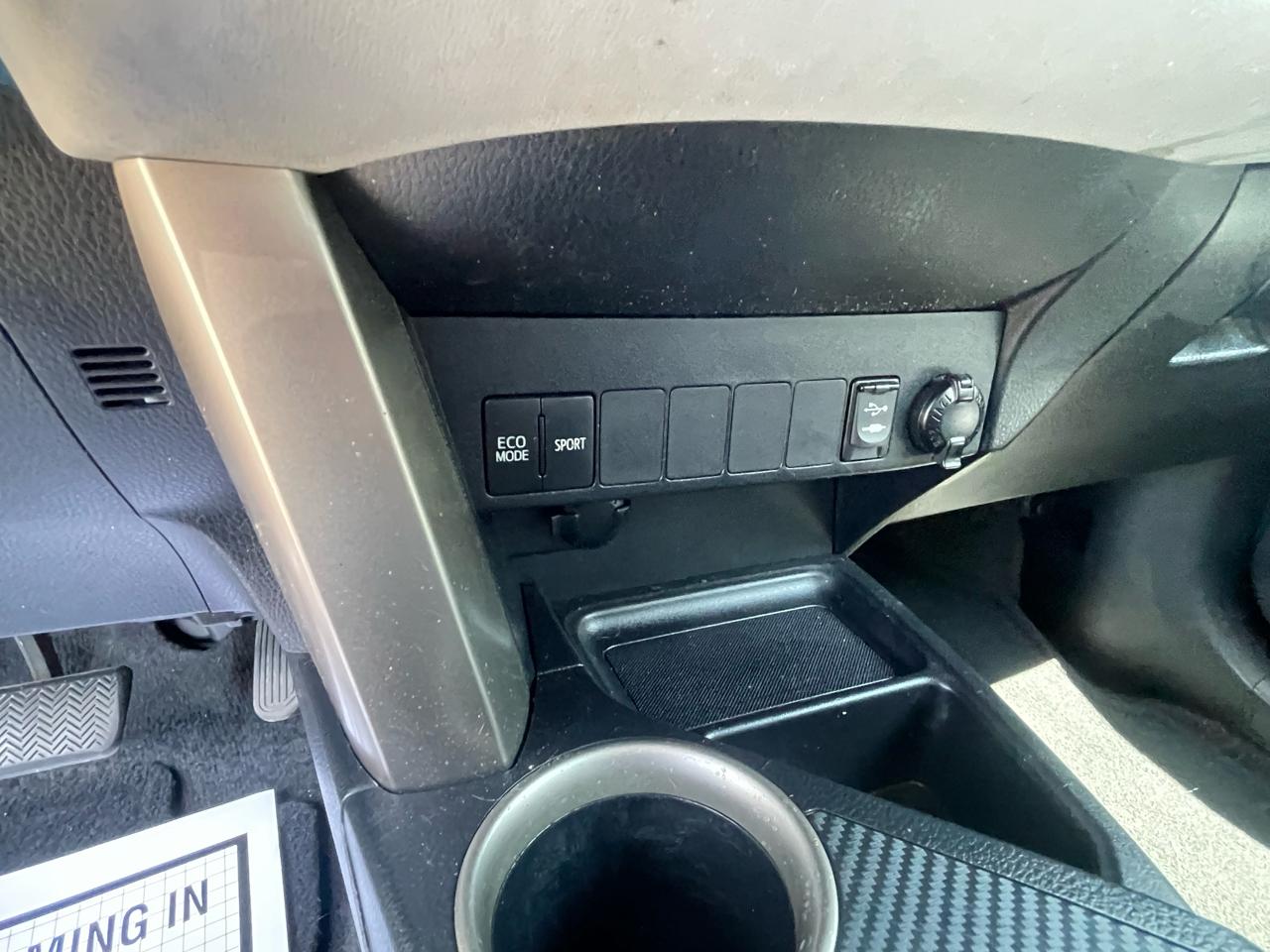 Toyota RAV4 AWD 4dr LE (Natl) 2013