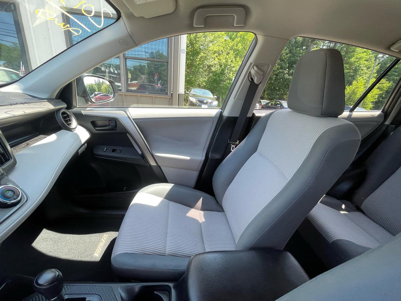 Toyota RAV4 AWD 4dr LE (Natl) 2013